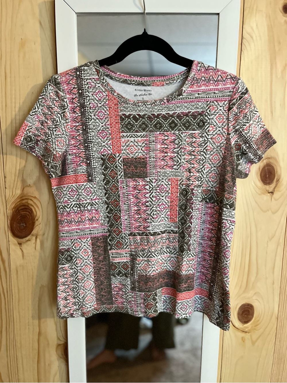 ☀️ $3/15☀️ Studio Geometric Patchwork Pattern Tee 100% Cotton